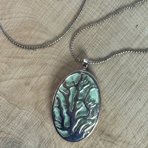 Silver colour necklace with pendant